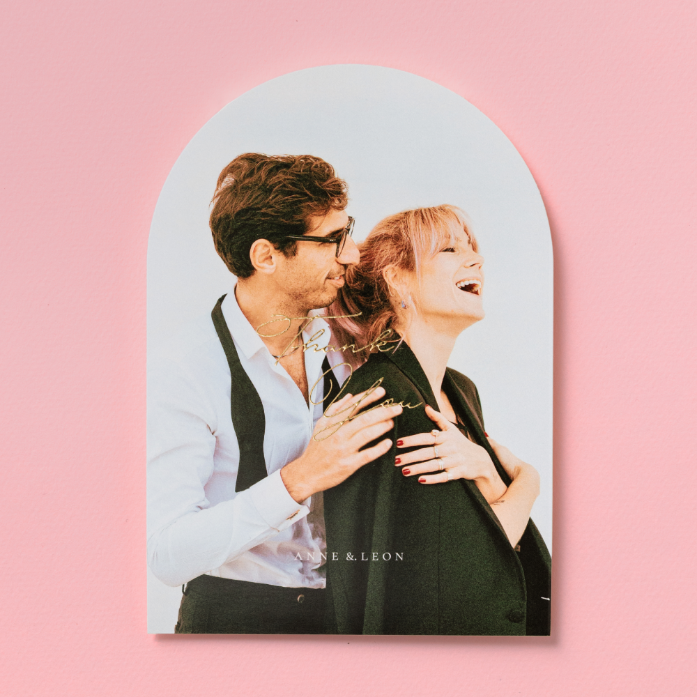 Dankeskarten Hochzeit mit Foto in beige mit Goldfolie, Bogen-Postkarte hoch als Danksagungskarte Hochzeit, Hochzeit Danksagung Close to You mit Text.