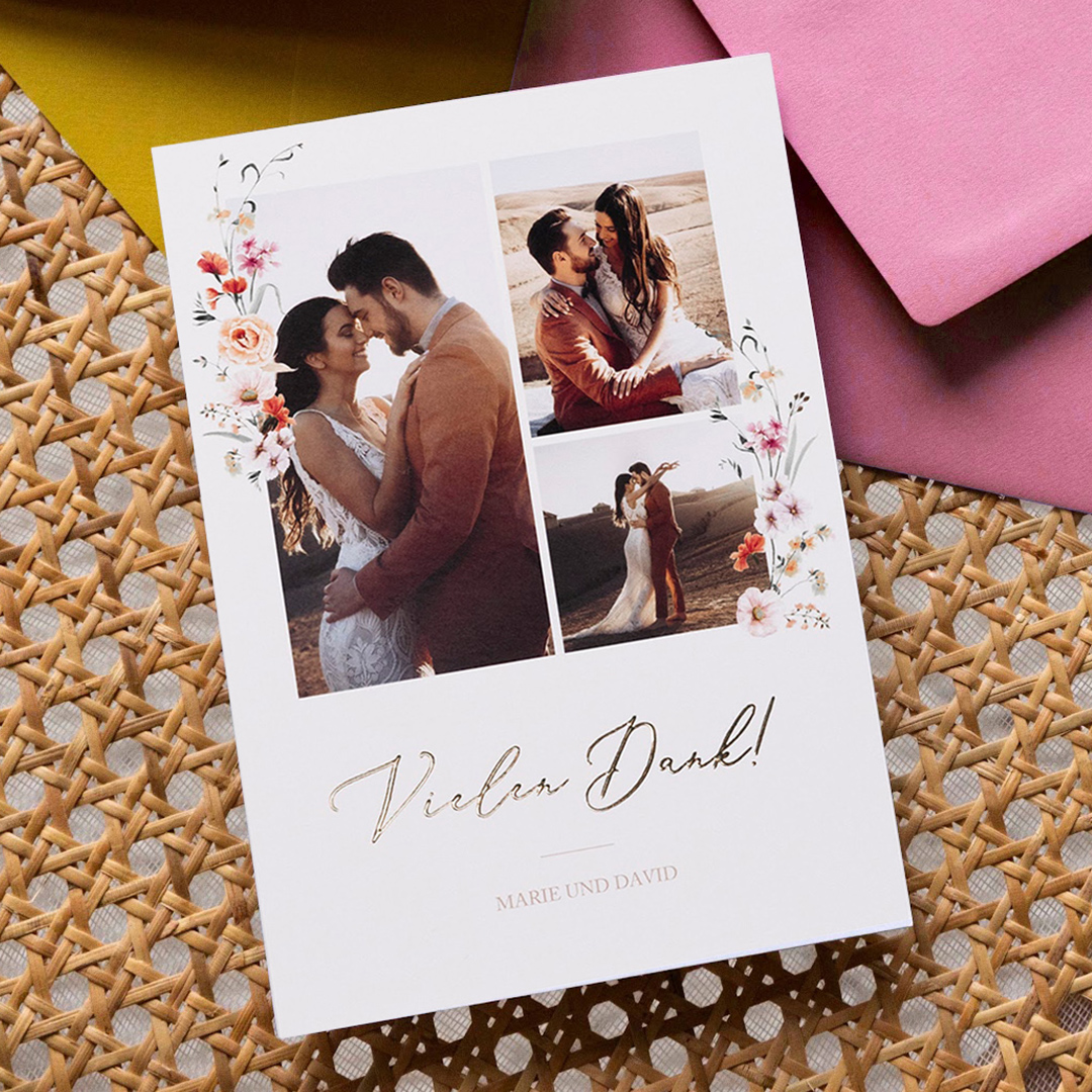 Dankeskarten Hochzeit mit Foto in weiss mit Goldfolie, Mittlere Klappkarte hoch als Danksagungskarte Hochzeit, Hochzeit Danksagung Flora mit Text.