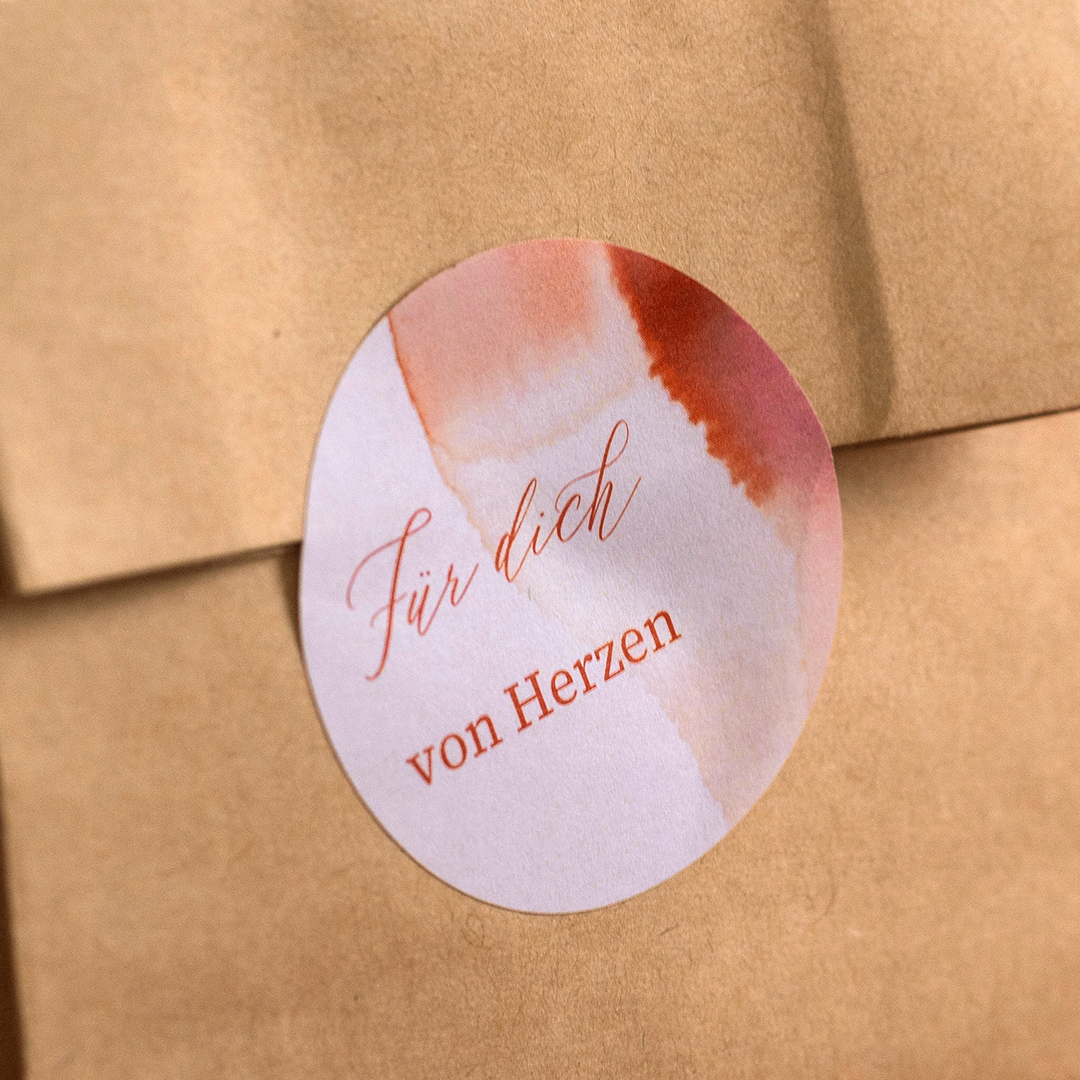 Aufkleber selbst gestalten. Kleiner runder Aufkleber in koralle. Personalisierte Aufkleber Typo Love als Hochzeitsdeko gestalten.. kartenmacherei