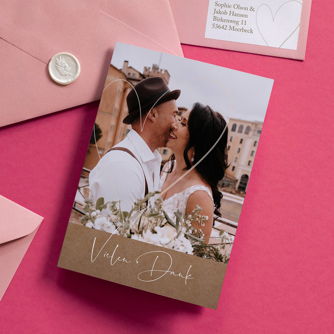 Dankeskarten Hochzeit mit Foto in warmbraun, Mittlere Postkarte hoch als Danksagungskarte Hochzeit, Hochzeit Danksagung Romantic Heart mit Text.