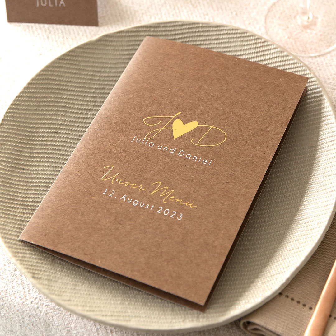 Menükarten zur Hochzeit Getränkekarten Grosse Klappkarte hoch in weiss mit Goldfolie Hochzeitsdeko Design: Liebesglück. kartenmacherei