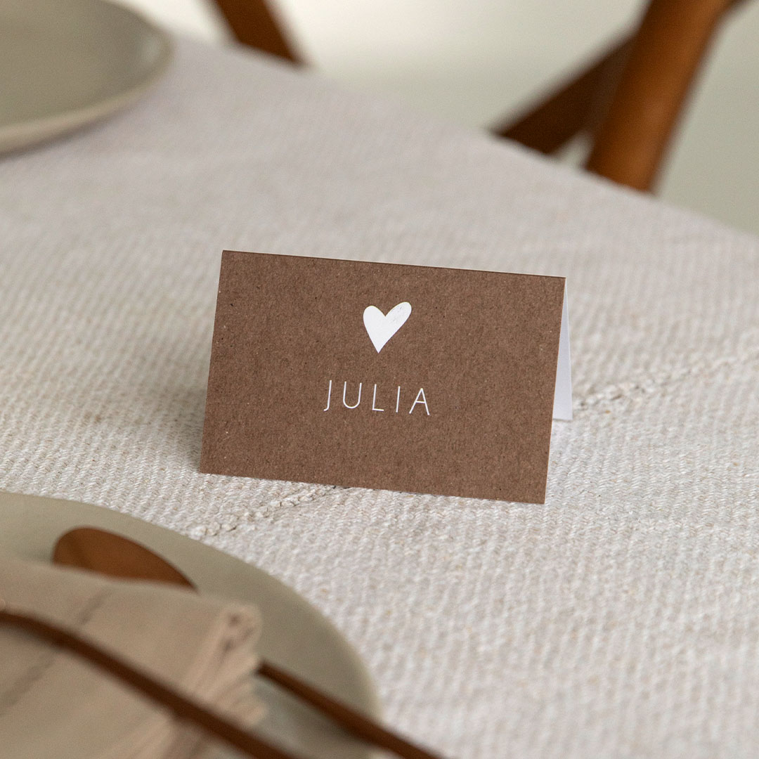 Tischkarten Hochzeit gestalten. 5 Stück Tischkarten in Liebesglück in weiss. Platzkarten Hochzeit & Tischnummern. Namensschilder Hochzeit in.