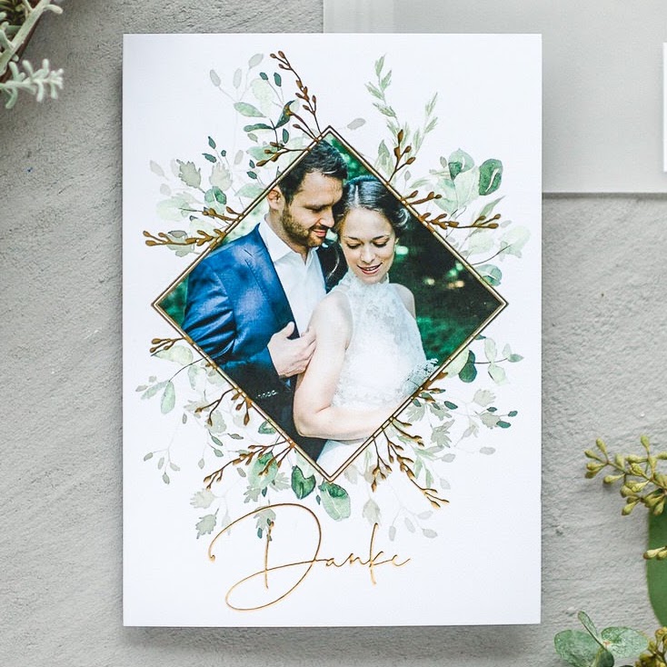 Dankeskarten Hochzeit mit Foto in weiss mit Goldfolie, Mittlere Postkarte hoch als Danksagungskarte Hochzeit, Hochzeit Danksagung Gold and Green mit.