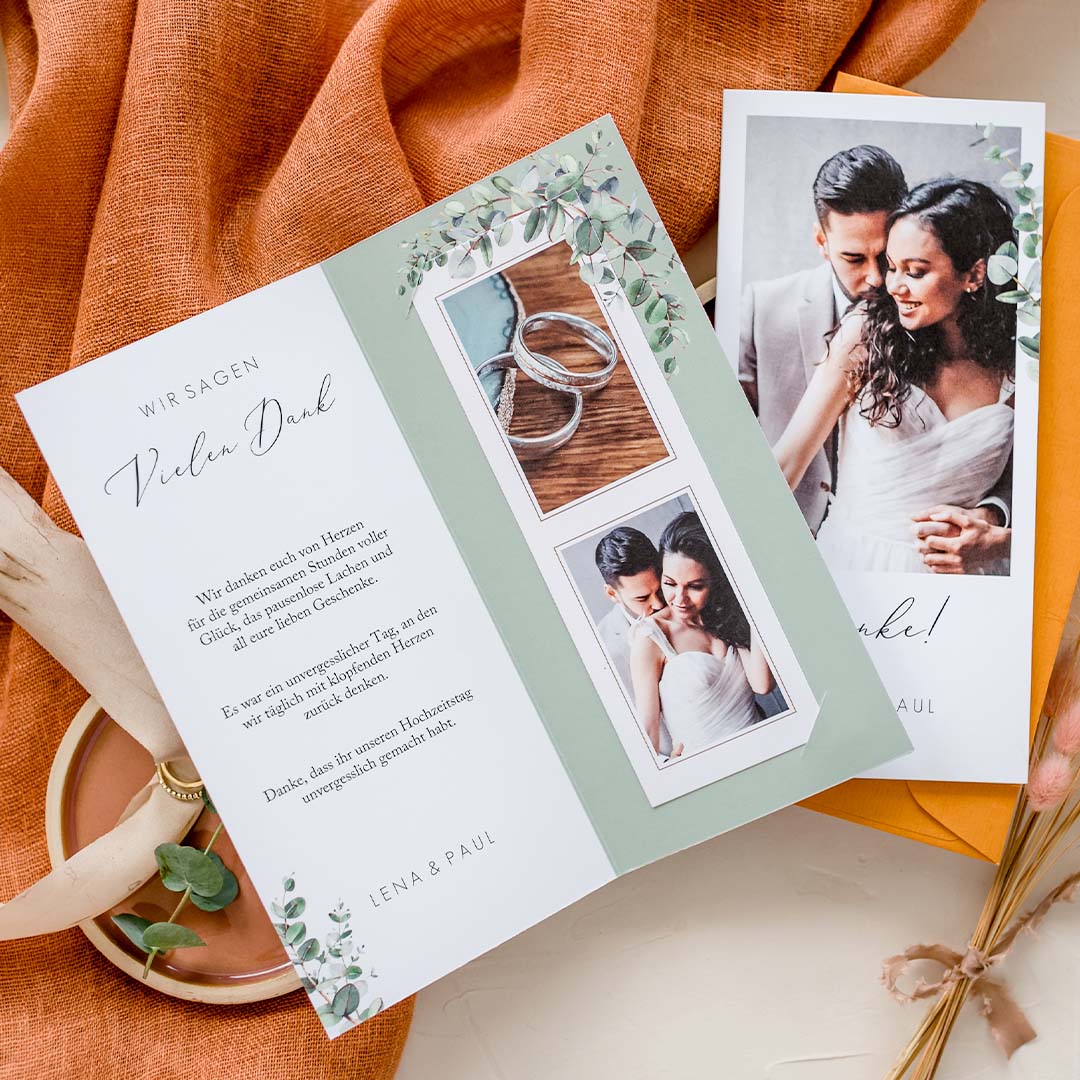 Dankeskarten Hochzeit mit Foto in weiss, Lange Klappkarte hoch mit Fotostreifen als Danksagungskarte Hochzeit, Hochzeit Danksagung Green Minimal mit.