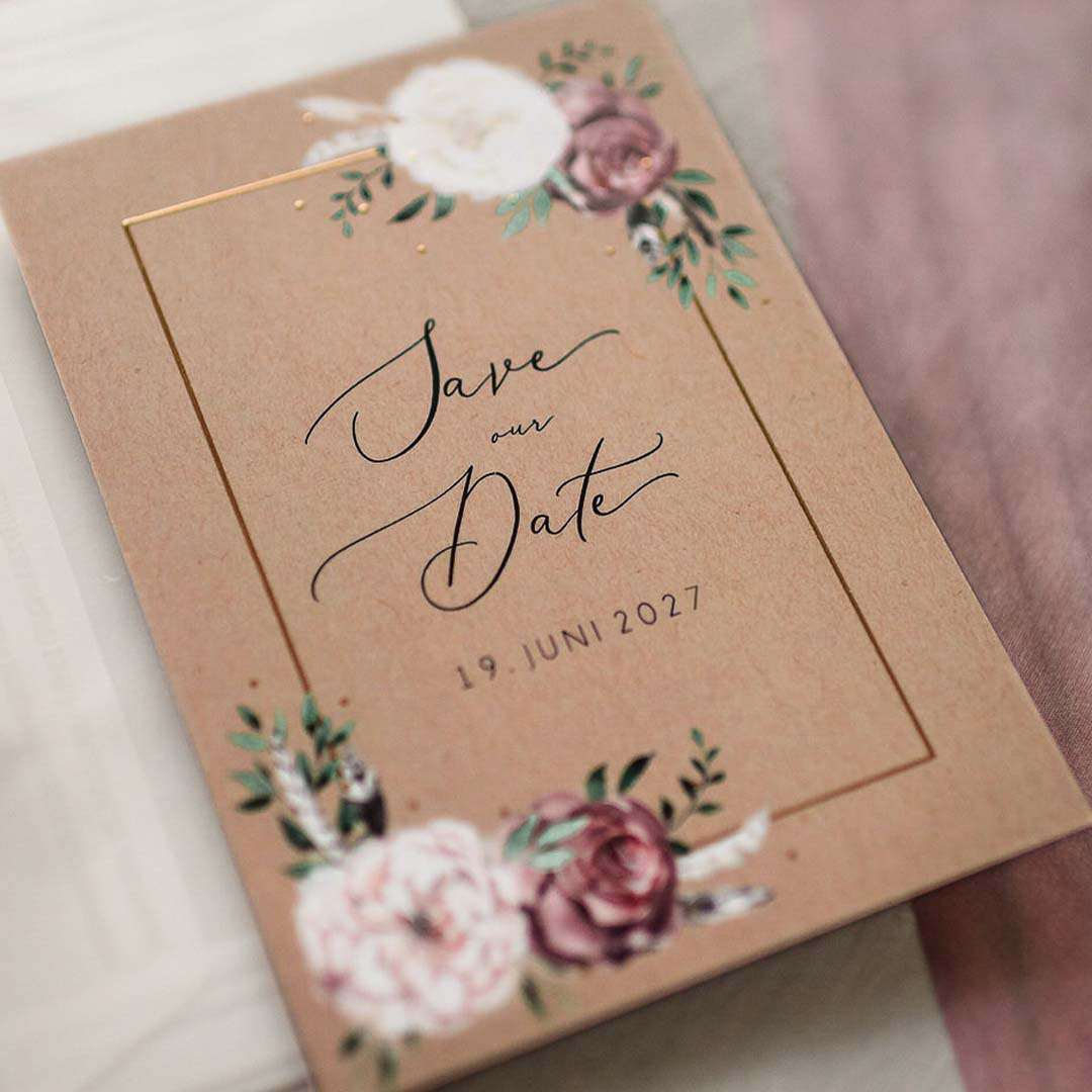 Save-the-Date Karte zur Hochzeit Postkarte hoch in dunkelviolett mit Silberfolie mit Foto & Text selbst gestalten Design: Bohemian Summer.