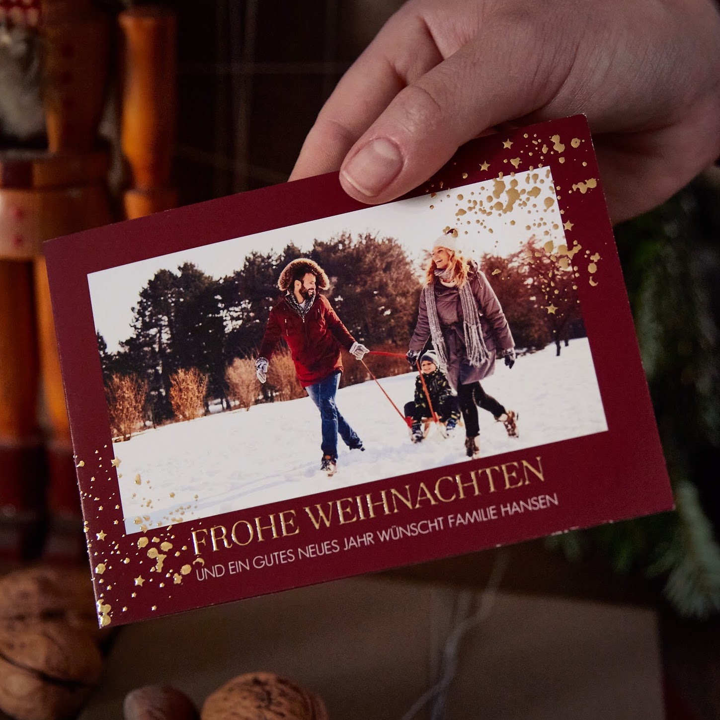 Weihnachtskarten gestalten mit Foto Klappkarte flach in dunkelrot mit Goldfolie mit Spruch & Text selbst gestalten Design: Sparkle Time.