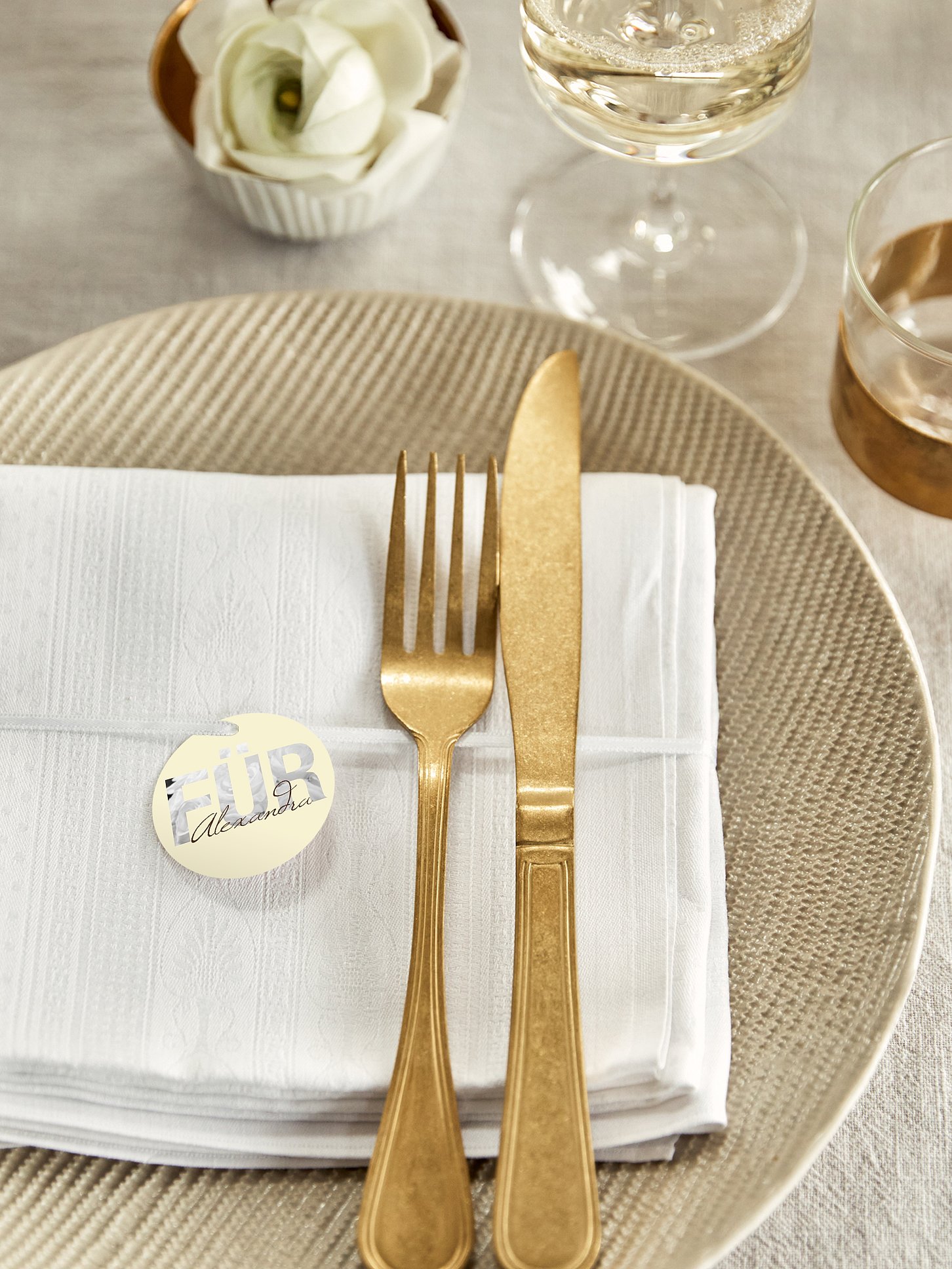 Anhänger mit Band zur Hochzeit personalisiert Durchblick