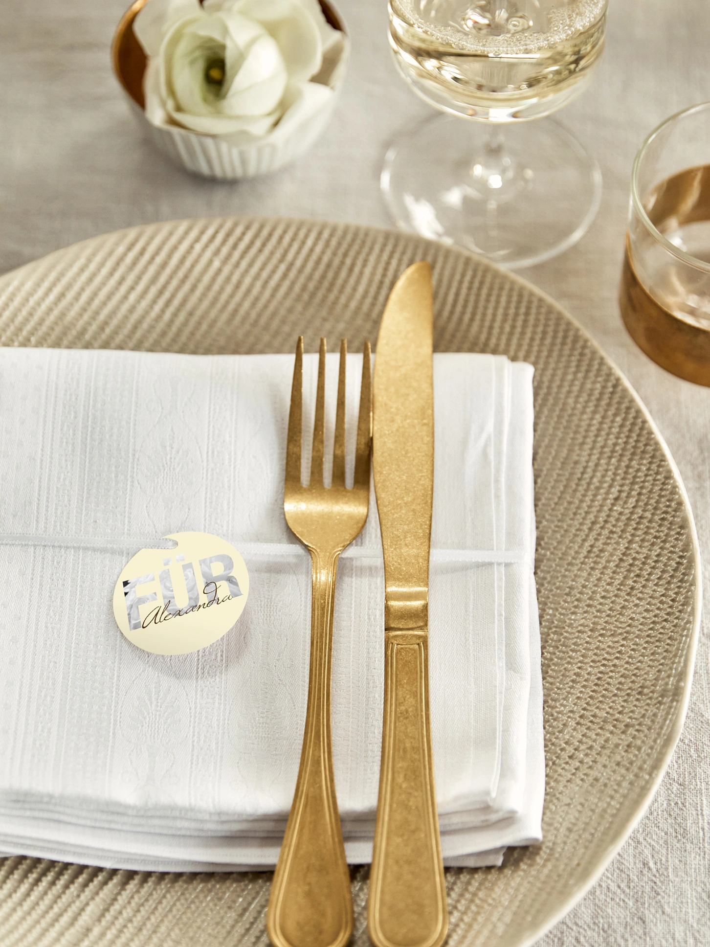 Anhänger mit Band zur Hochzeit personalisiert Durchblick