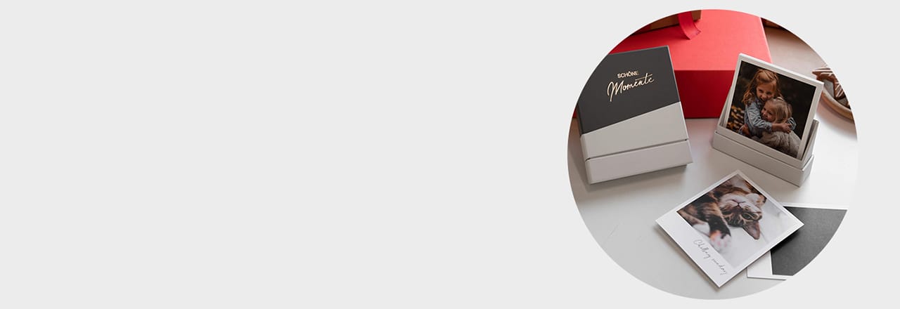  geöffnete Bilderbox mit Fotos und personalisierten Texten