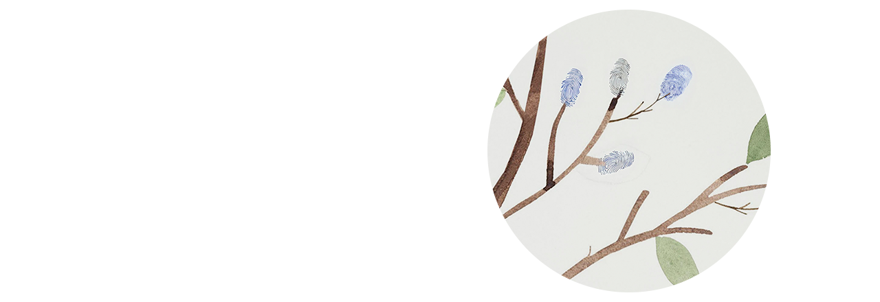 Detailaufnahme von Fingerabdrücken auf Fingerabdruck-Poster mit Baummotiv