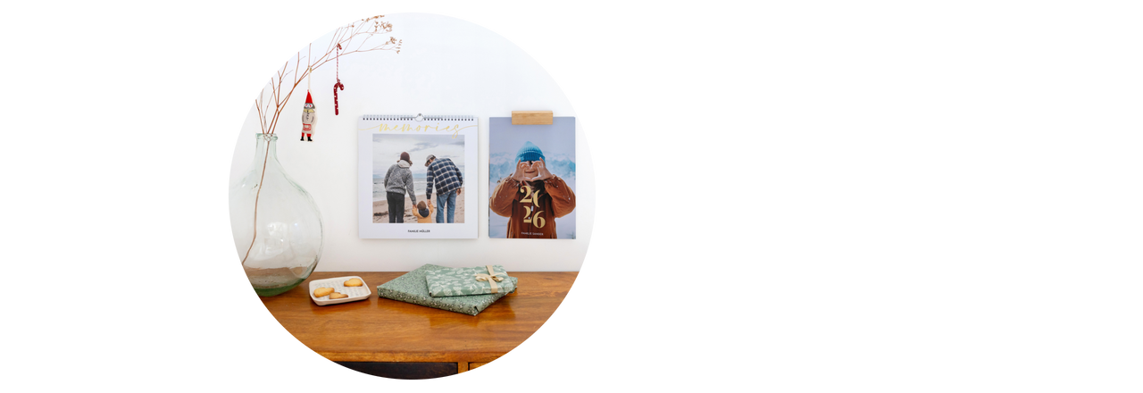 Fotokalender hängen an der Wand