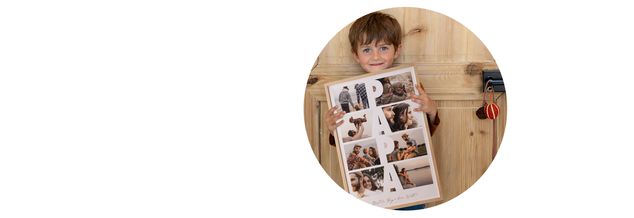 Junge hält gerahmtes Poster mit dem Wort Papa