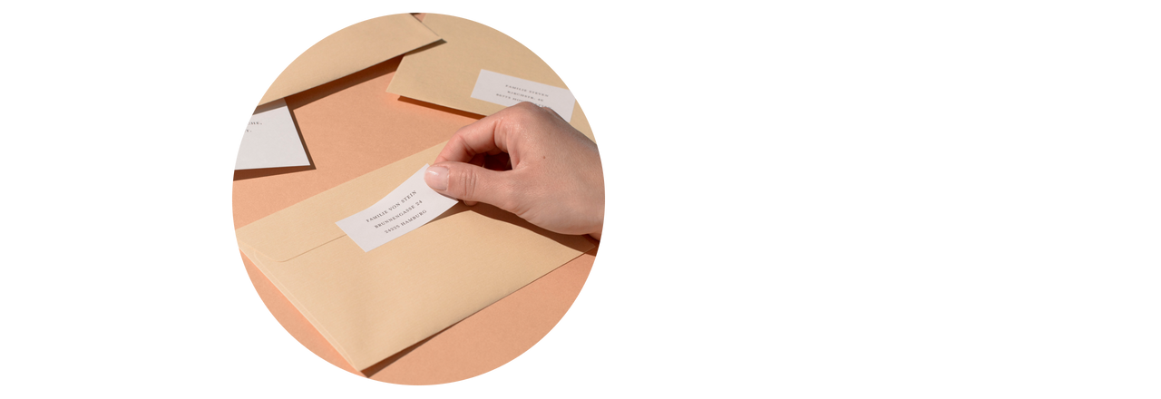 Adressaufkleber auf einem Briefumschlag