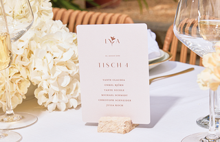 Tischkarte am Sitzplatz dekoriert